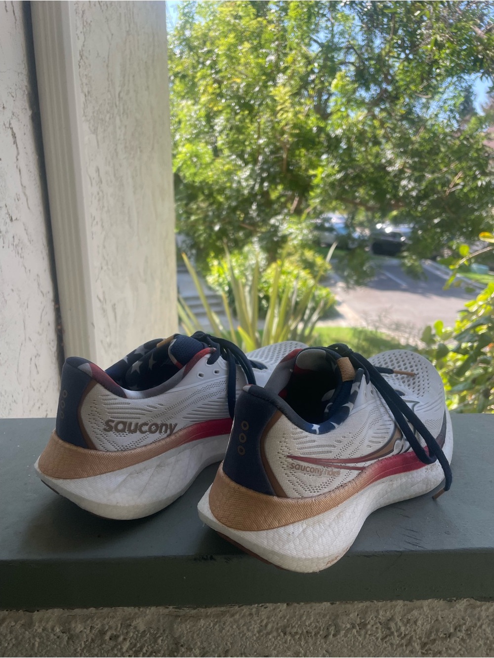Saucony White Running Shoes with Navy & Red Highlights - Picture 2 of 4